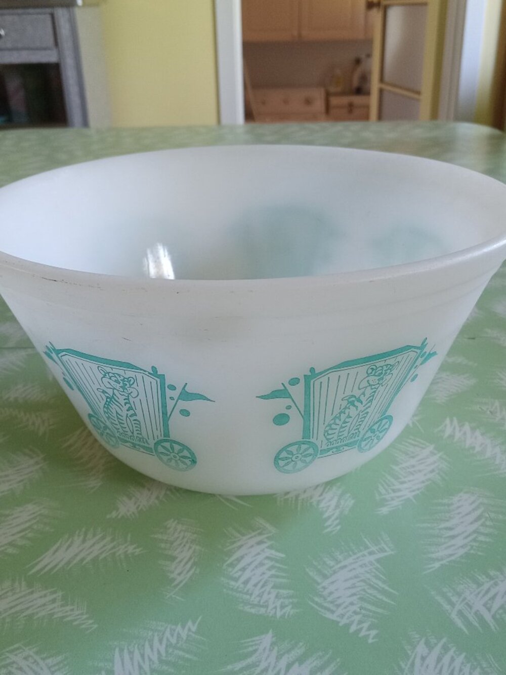 Vintage Federal glass circus bowl tiger